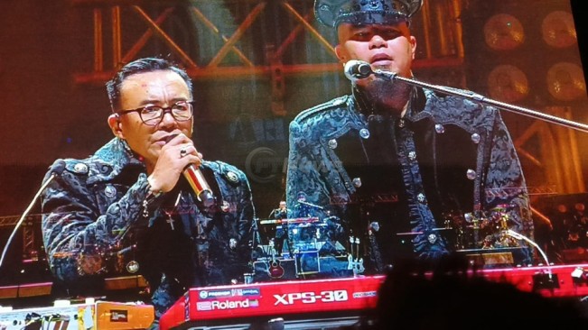 Penampilan Ari Lasso di Konser Dewa 19 featuring All Stars 2.0 di GBK, Jakarta, Sabtu (6/9/2025) malam. [FTNews.co.id/Selvianus Kopong Basar]